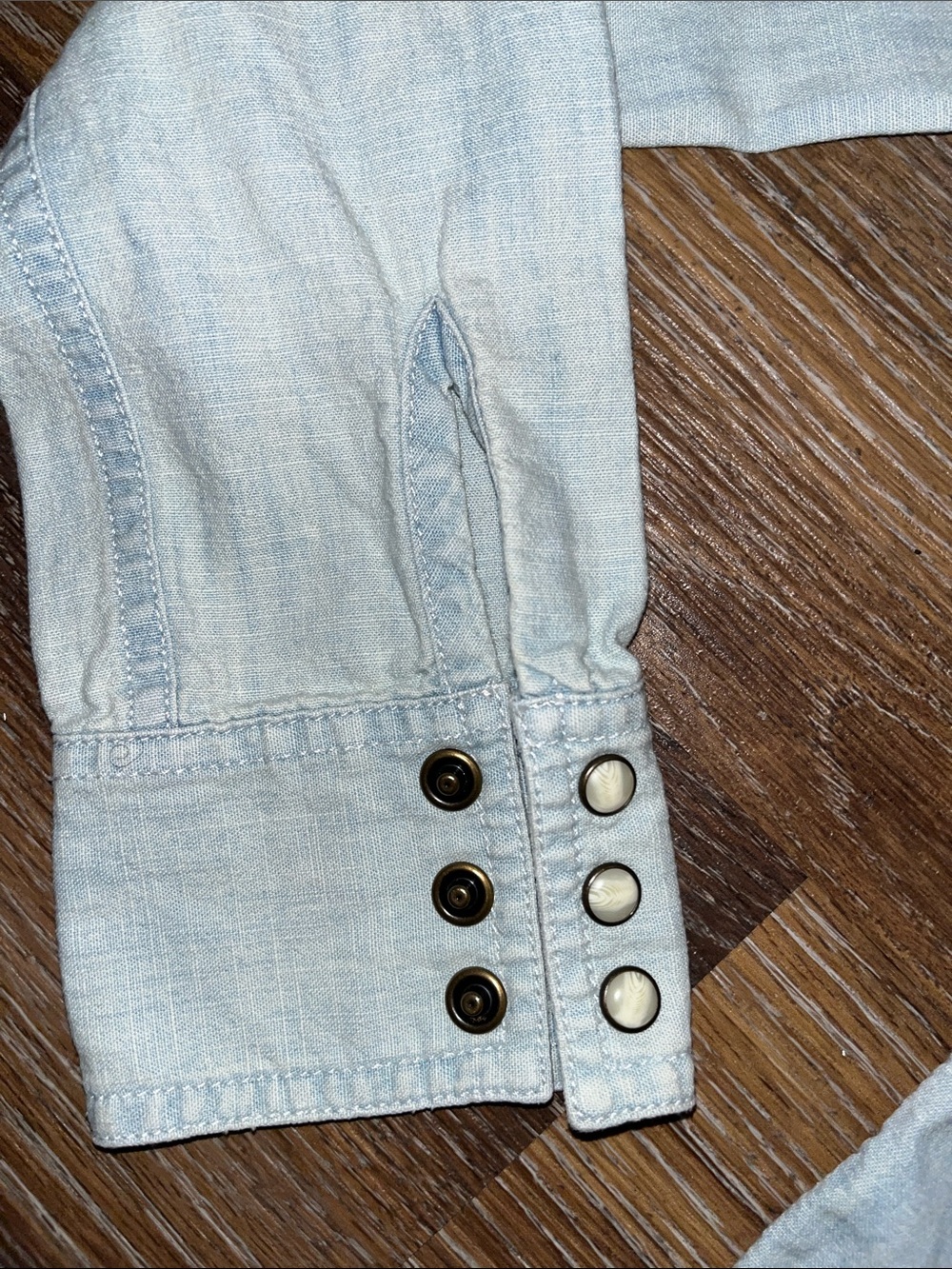 American Eagle Outfitters  Button-Up Denim Western Shirt Sz XS - Picture 4 of 5